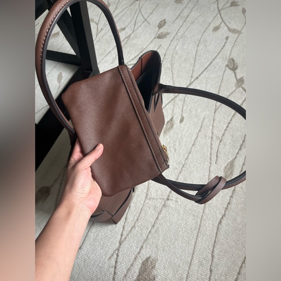 Elegant Brown Tote Bag with Pouch - Picture 5 of 5